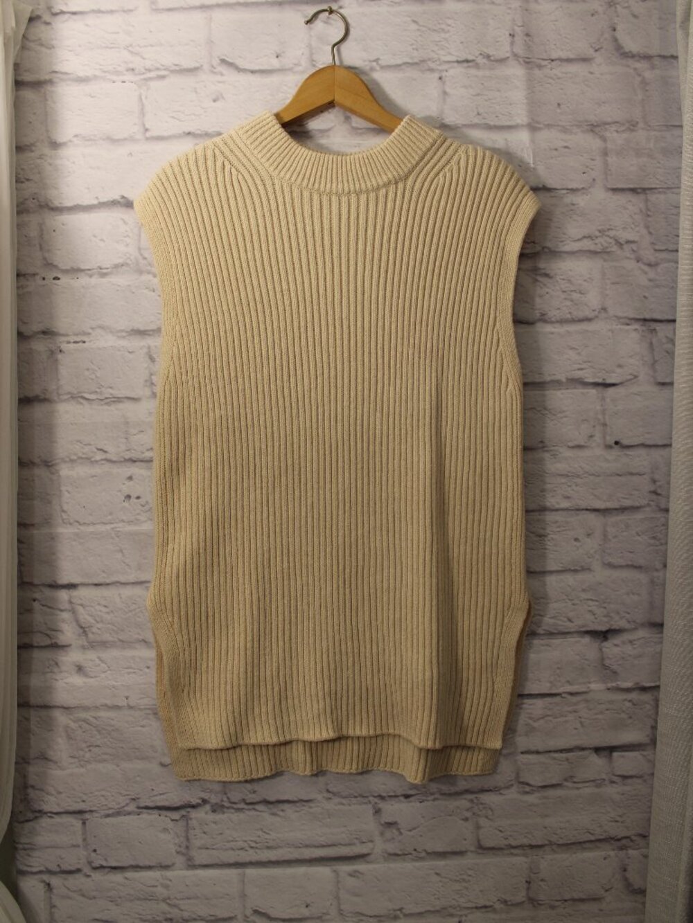 H&M Sweater Vest Ribbed Sleeveless Mack Neck High Side Slits Cream Extra Small